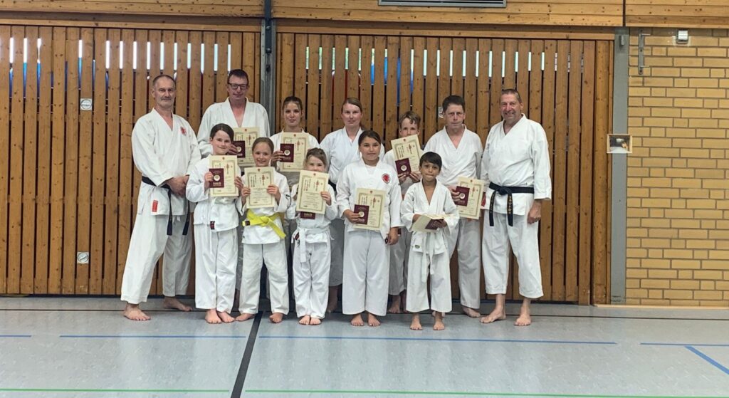 Erfolgreiche Kyu-Prüfungen der Karate-Sparte